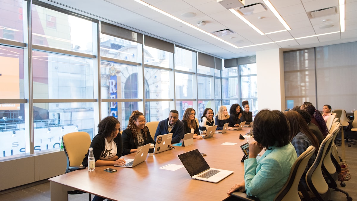 Microsoft Agent 365 跨雲 AI agent 治理示意