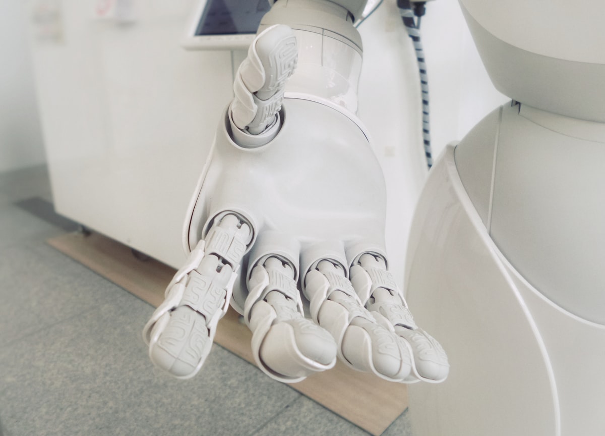 AI 客服自動化 — 智能問答系統示意圖
