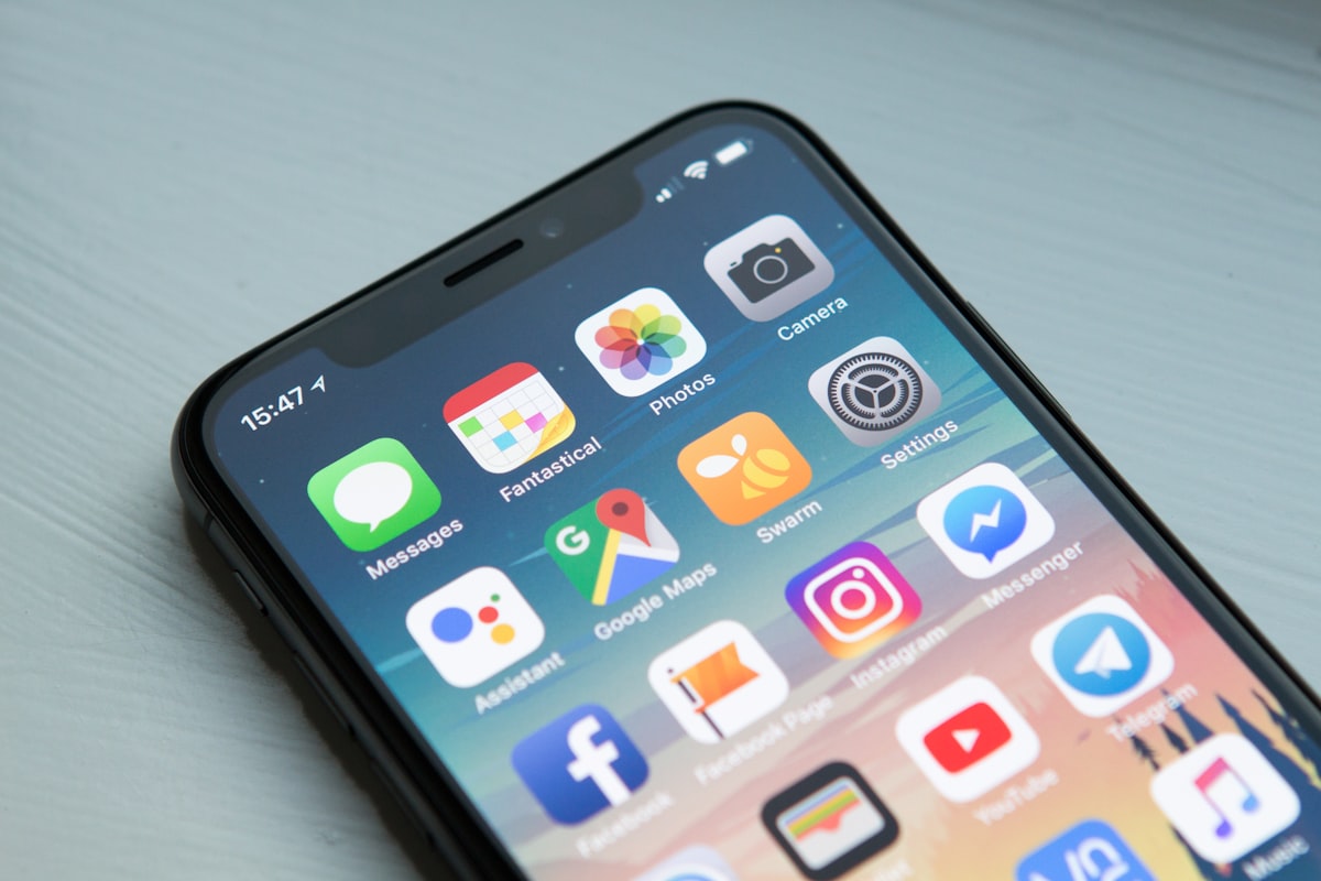 客製化 APP 開發框架選型示意 Flutter React Native 原生 No-Code 對比