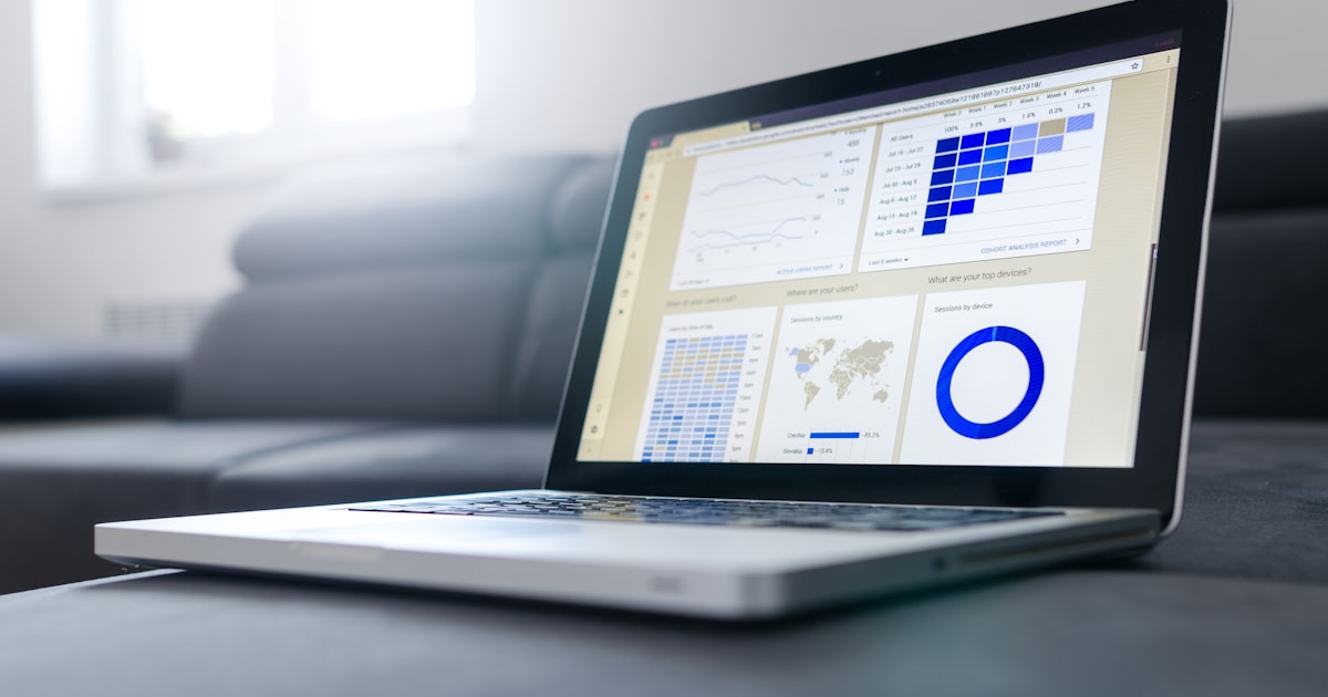 用 AI 處理 Excel 報表：公式生成、數據清理、圖表製作，不會函數也能變高手 封面圖