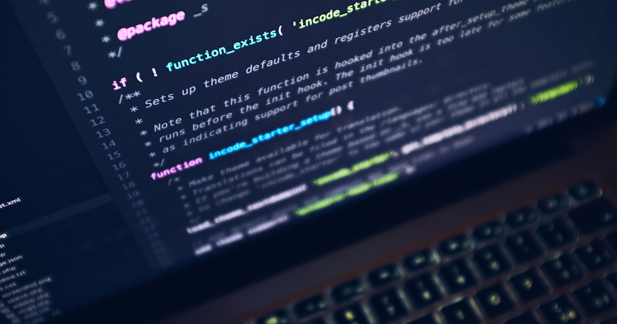 2026 客製化系統程式語言選型：Python、Node.js、Go、Java 該選哪個？老闆視角 4 維度決策框架 封面圖