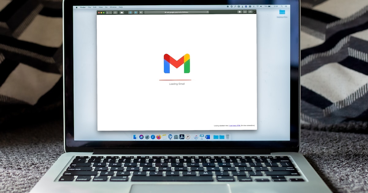 Gemini Spark 完整解析：Google 第一個跨 Gmail / Docs / Calendar / Drive 自主推理的個人 AI Agent 上線實測，上班族 30 天升級工作流路線圖 封面圖