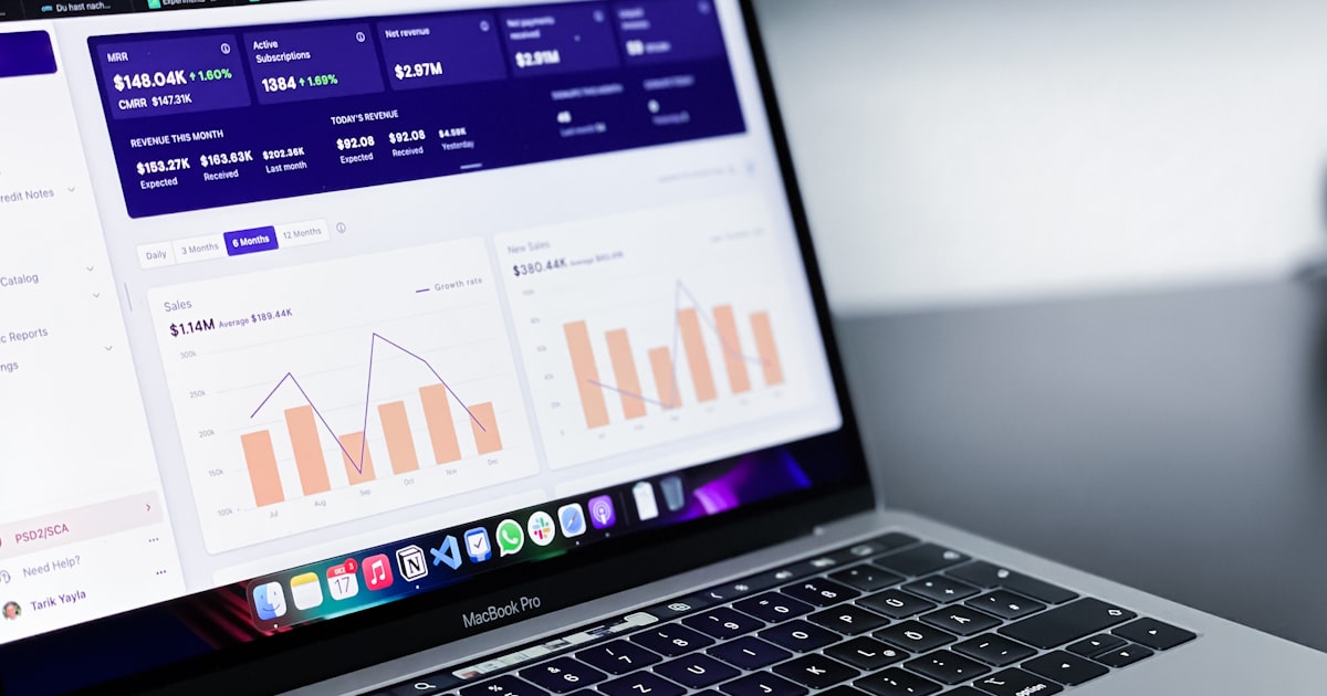2026 台灣中小企業 SEO 軟體實戰評測：Ahrefs、SEMrush、Ubersuggest、Surfer SEO、SE Ranking 5 大工具 30 天選型完整指南 封面圖