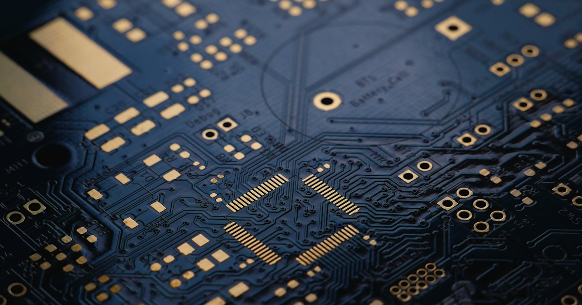 Microsoft 2026 capex $190B + AI 記憶體儲存價格飆升完整解析：中小企業 AI 採購 TCO、token 成本、6 個月囤約 5 訊號 封面圖