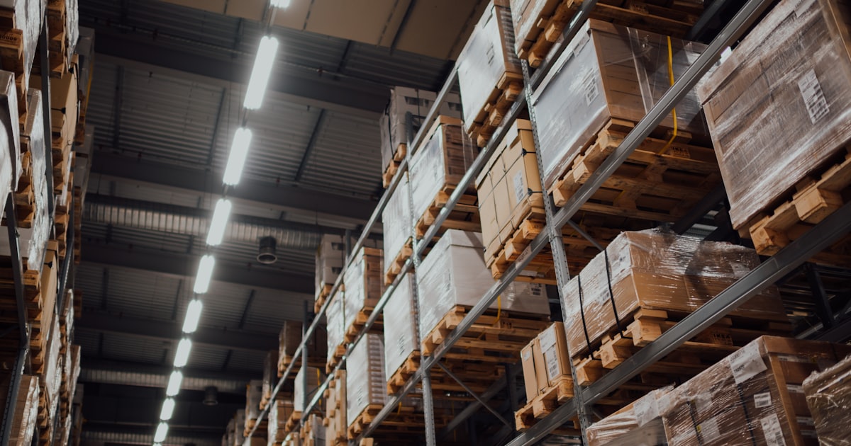 現成 ERP / 套裝 SaaS 為什麼總是不符需求？中小企業老闆完整決策框架——5 個根因、7 維度判斷表、4 階段評估流程 封面圖