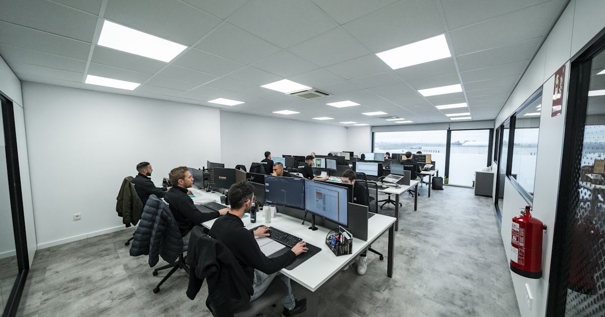 Cursor 6/1 Teams 席次重組完整解析:Standard $32 / Premium $96 + SCIM + audit logs ——中小企業 50-100 人工程團隊治理 6 個決策、5 個 lock-in 訊號、4 條合約替代方案 封面圖